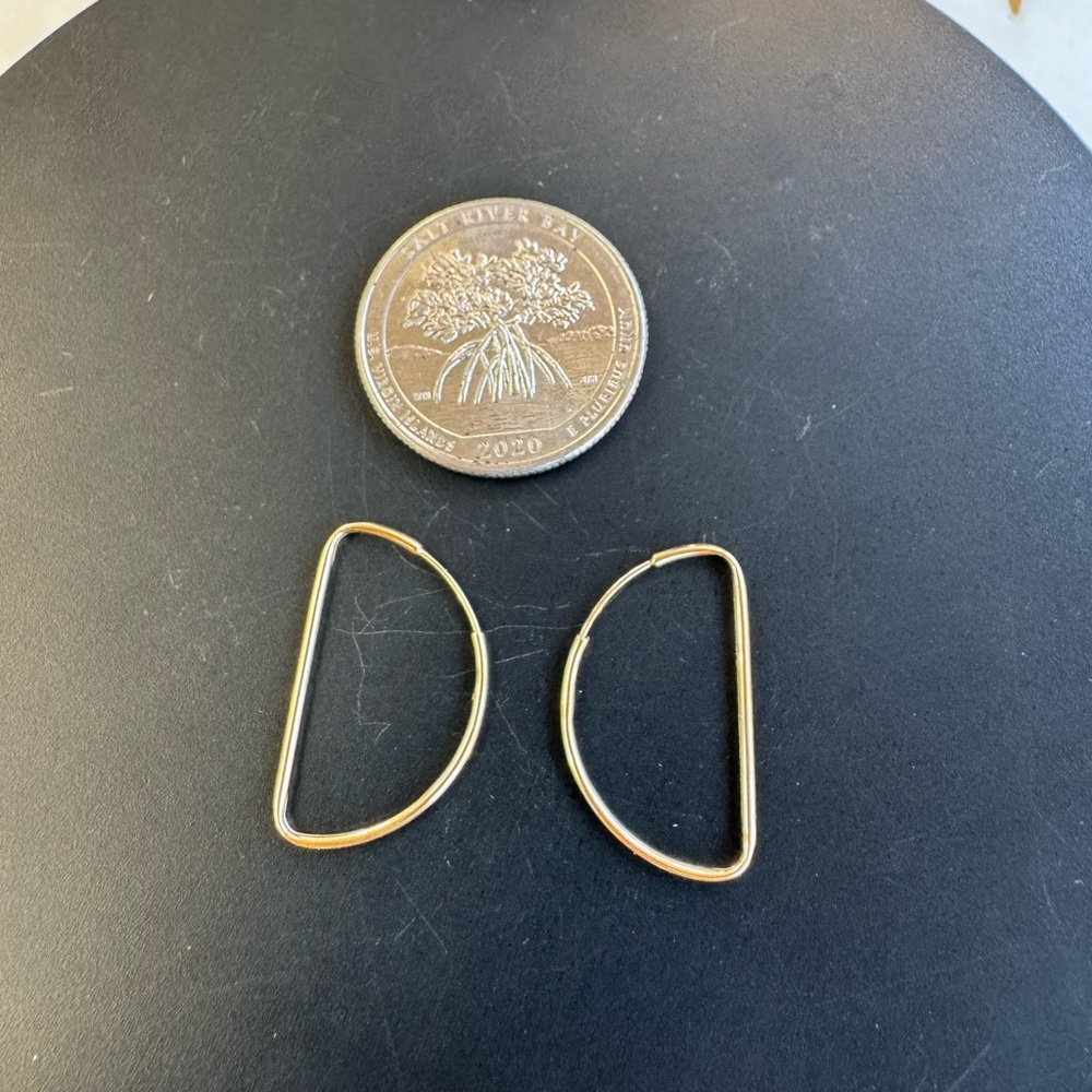 SOLD REAL 18k Saudi Gold D Hoop Earrings